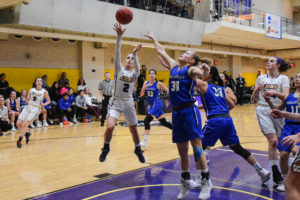 Women’s basketball opens conference play with consecutive wins