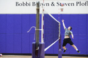 Men’s volleyball off to 1-1 start after double-header