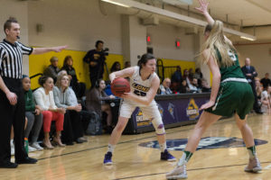 Women’s basketball cruises by No. 1 ranked Babson