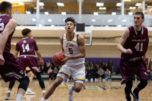 Men’s basketball beats WPI to tie for second place in NEWMAC