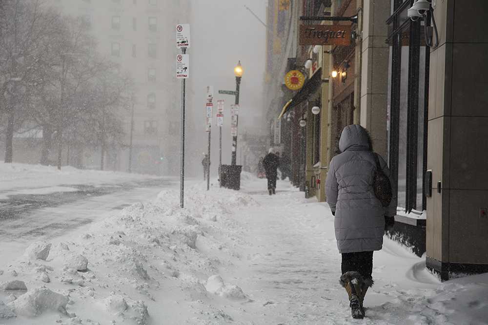 College prepares for winter storm, reopens dorms early