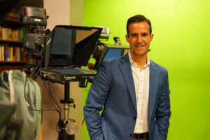 Award winning journalist and alum returns to Emerson as professor