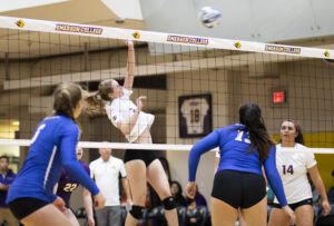 Women’s volleyball swept in conference opener