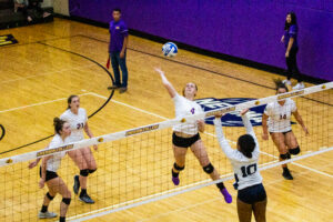 Women’s volleyball sweeps Simmons for third straight win