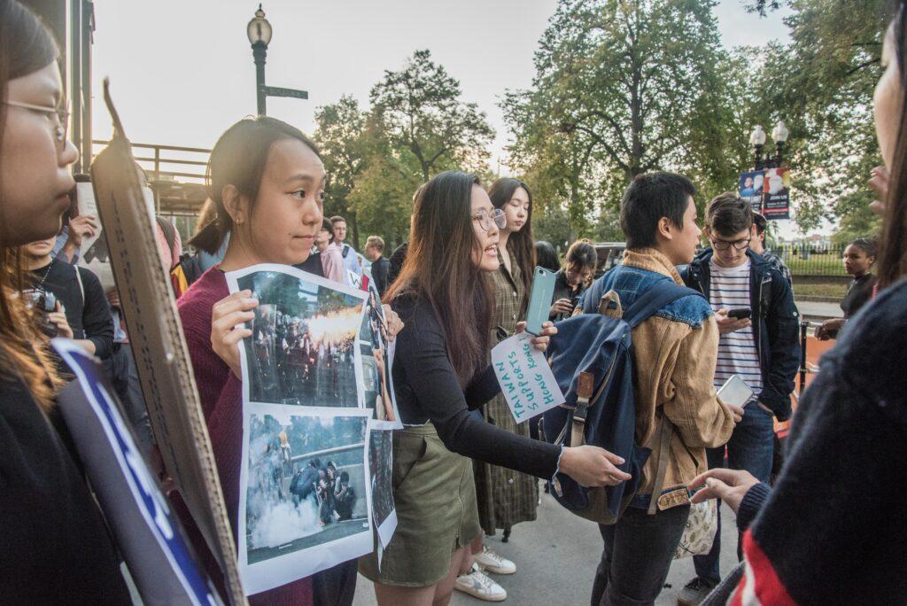 Senior Frances Hui argued with Chinese students outside of the Dining Center on Tuesday evening. Lizzie Heintz / Beacon Staff