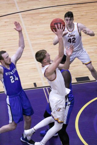 Lions defeat Lyons behind team-first play