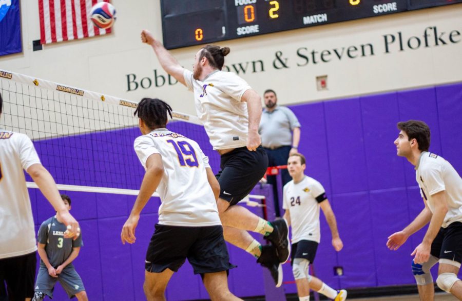 Matt Connolly (center) totaled seven kills against Lesley on Tuesday Photo credit: Montse Landeros