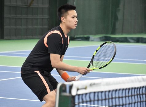 Men’s tennis triumphs, women fall in spring break matchup
