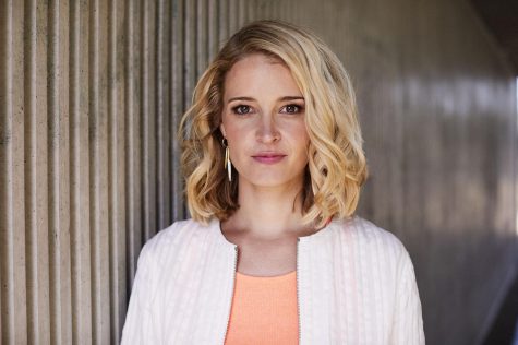 Stephanie Wrobel 19' releases her debut novel titled Darling Rose Gold.
