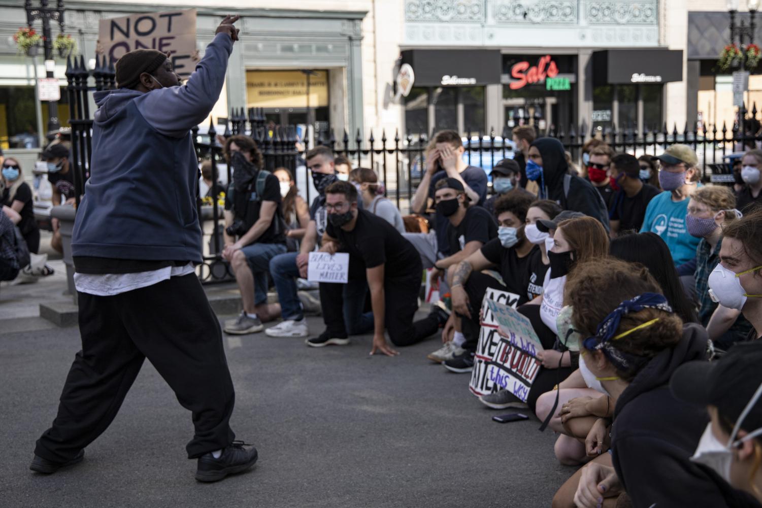 Heres+a+timeline+showing+how+protests+stayed+peaceful+in+Boston