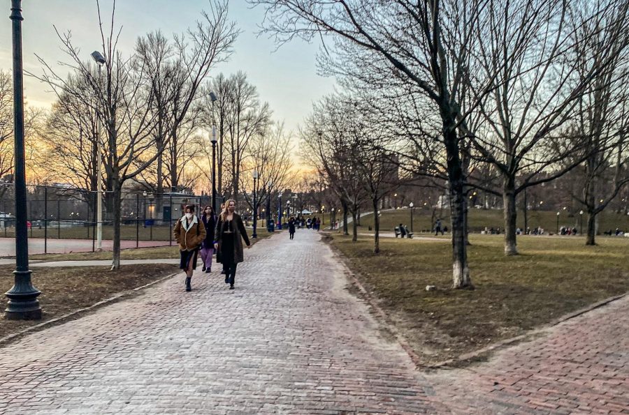 Students+walking+on+Boston+Common.