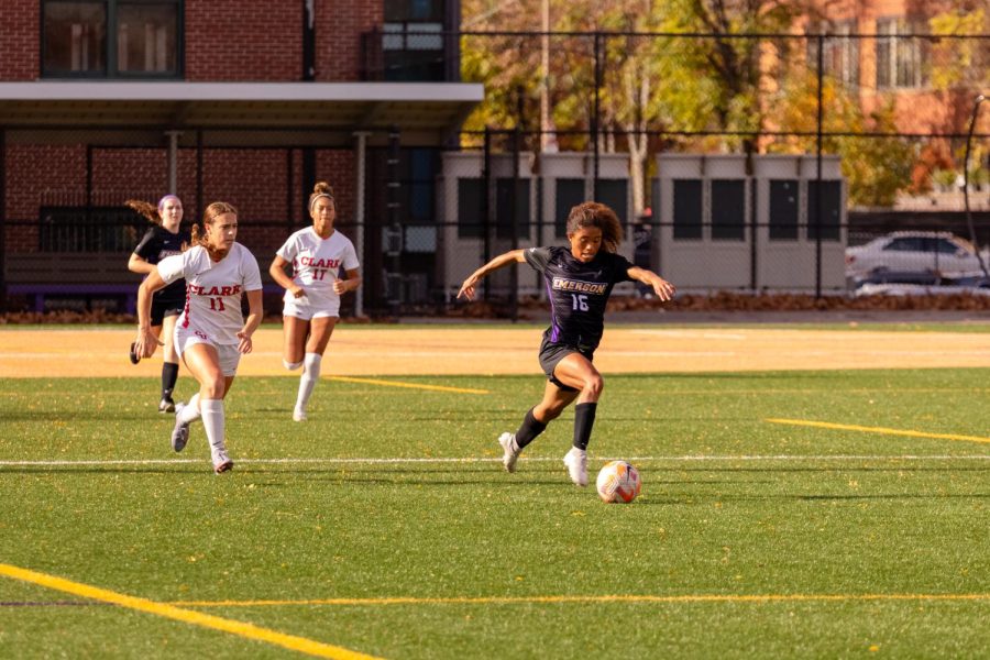 Sophomore midfielder Simone Barragan-Shaw scored six goals and notched three assists in the 2022 season.