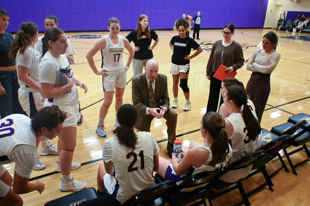 The Emerson women's basketball team in a timeout against Elms College on Monday, Nov. 11 (Courtesy of Anna Schoenmann/ Beacon Archives).