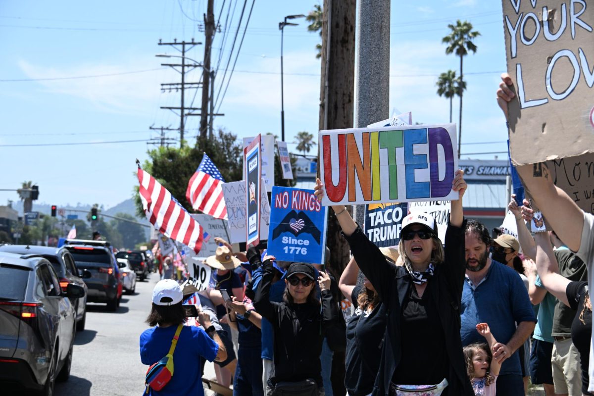 Protestors along a street in Los Angeles during the 'No Kings Day' protest on June 14, 2025 (Riley Goldman / Beacon Staff)