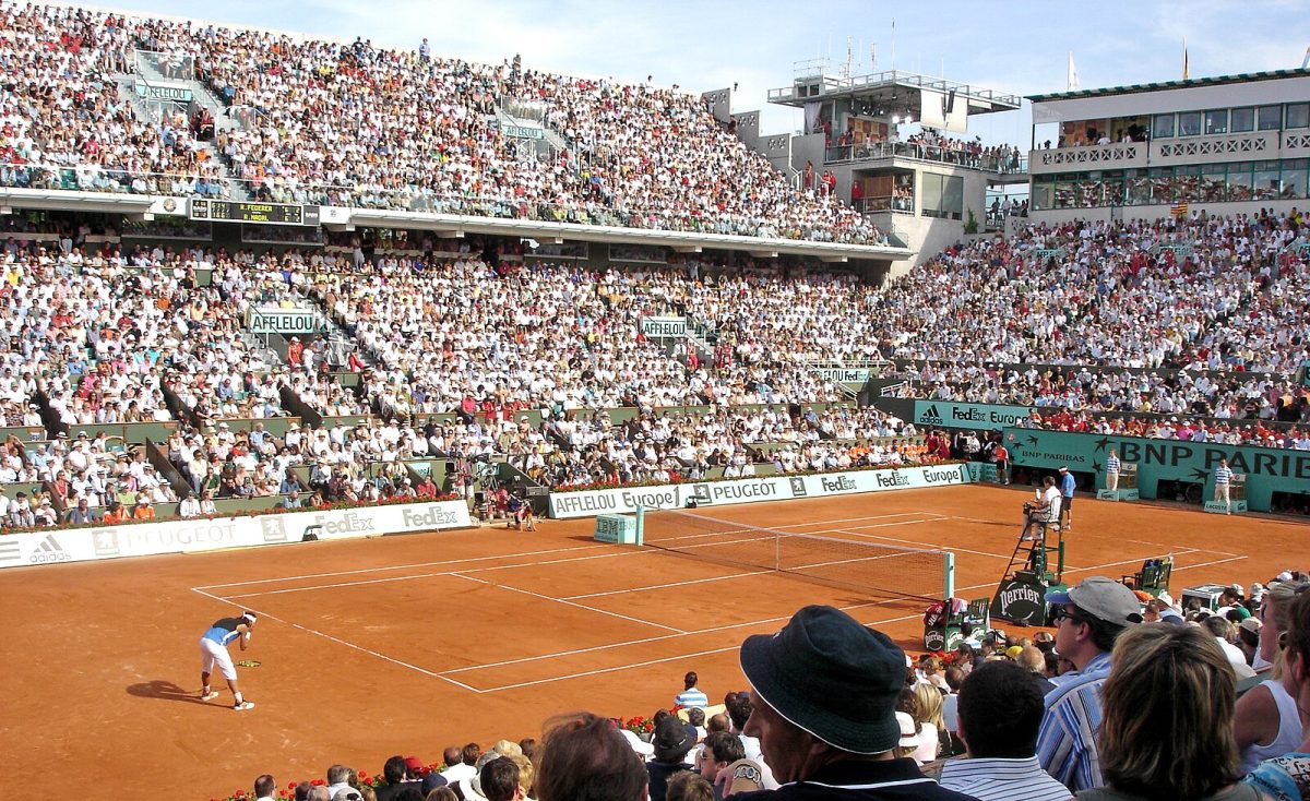 Rafael Nadal prepares to receive Roger Federer's serve during the final of the 2006 French Open