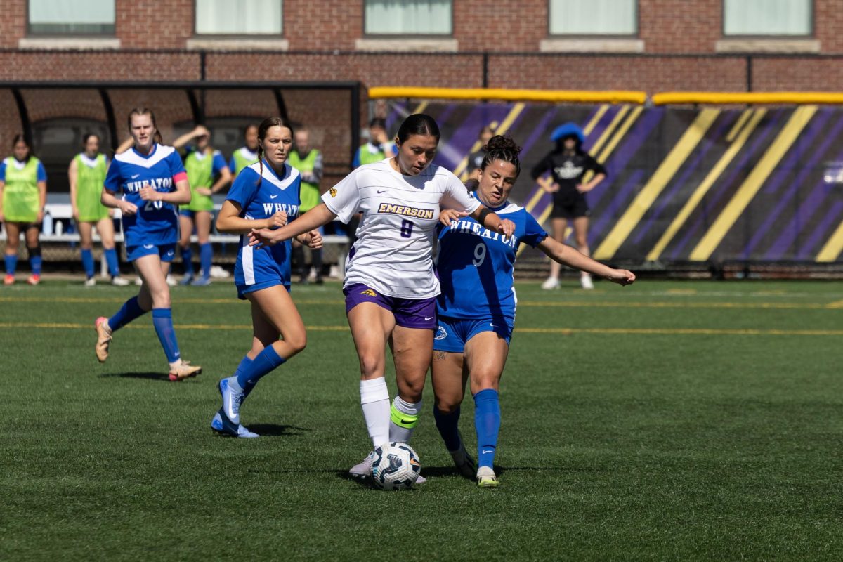 Senior midfielder Linae Bezdek controls the ball against Wheaton College on Sept. 20, 2025 (Jacob Goldberg/ For The Beacon).
